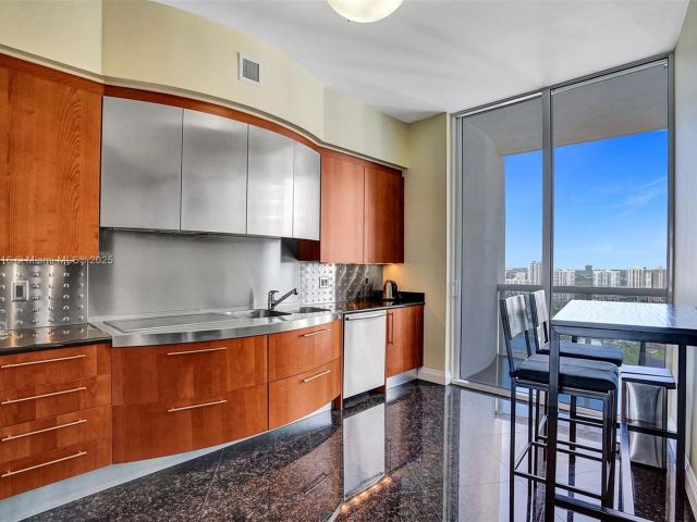 Apartment for rent  Unit #4206 - photo 6232840