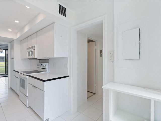 Home for rent at 609 Bridgewood Drive - photo 6252085