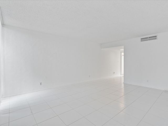 Home for rent at 609 Bridgewood Drive - photo 6252093