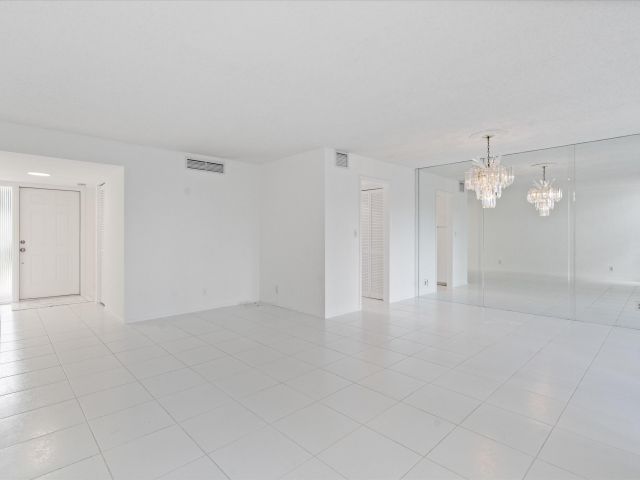 Home for rent at 609 Bridgewood Drive - photo 6252094