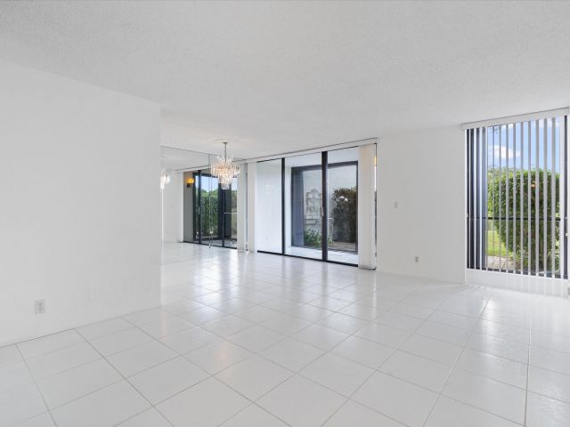 Home for rent at 609 Bridgewood Drive - photo 6252095