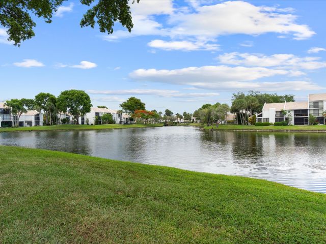 Home for rent at 609 Bridgewood Drive - photo 6252096