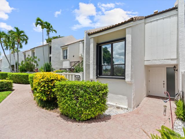 Home for rent at 609 Bridgewood Drive - photo 6252097