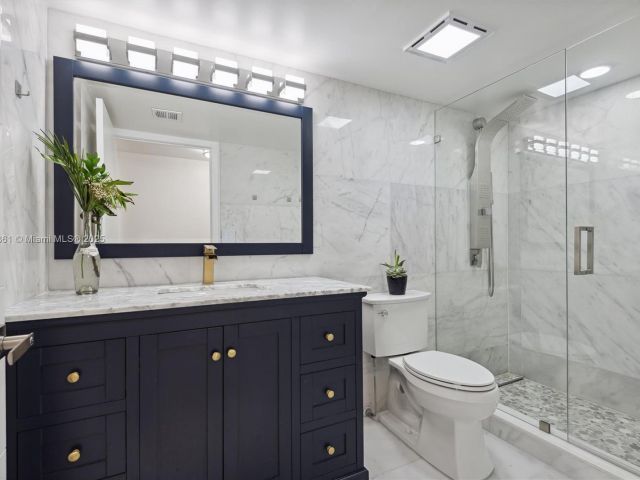 Apartment for sale  Unit #412 - photo 6236649