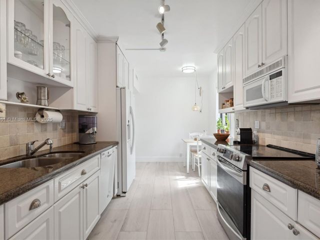 Apartment for sale  Unit #412 - photo 6236650