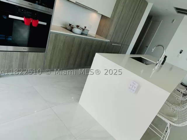 3-bedroom condo for sale in Miami - 2900 NE 7th Ave 1407 - MondialRealty