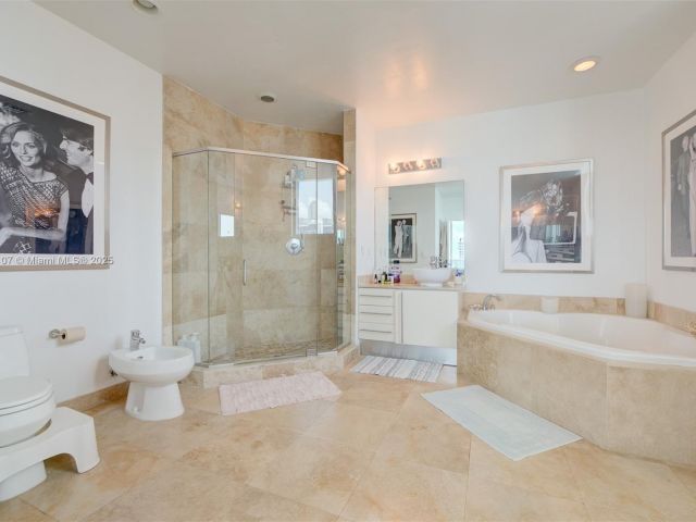 Apartment for sale  Unit #1604 - photo 6236958