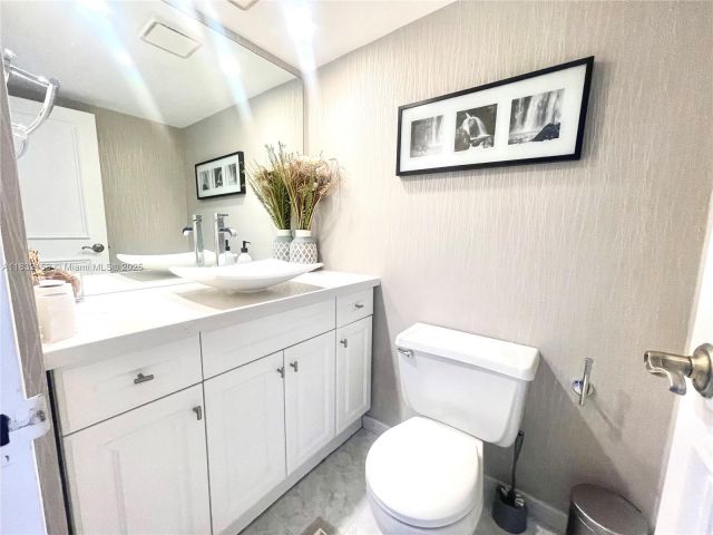 Apartment for sale  Unit #2307 - photo 6249381