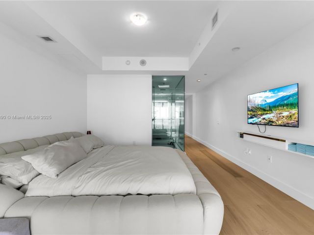 Apartment for sale  Unit #4305 - photo 6236405