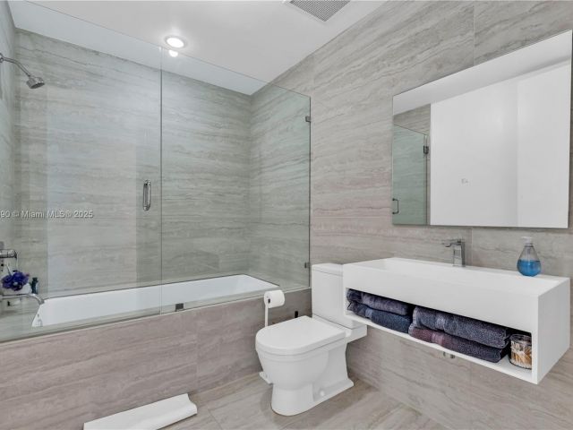 Apartment for sale  Unit #4305 - photo 6236408