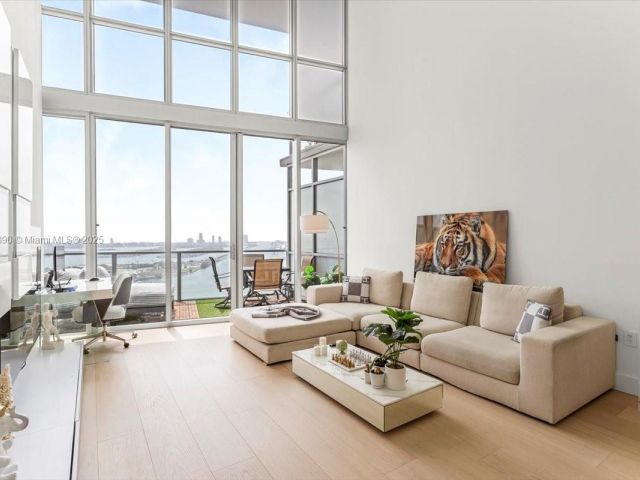 Apartment for sale  Unit #4305 - photo 6236412