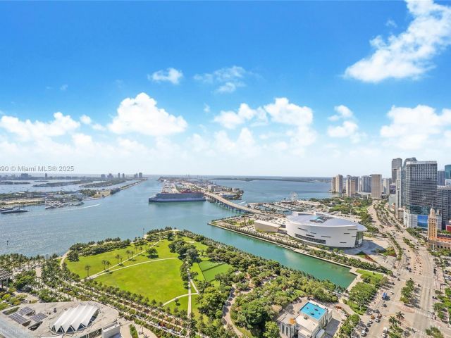 Apartment for sale  Unit #4305 - photo 6236413