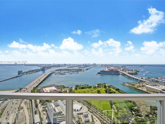 Apartment for sale  Unit #4305 - photo 6236414