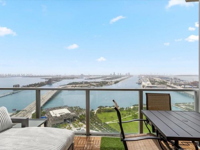 Apartment for sale  Unit #4305 - photo 6236416