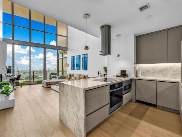 Apartment for sale  Unit #4305 - photo 6236420