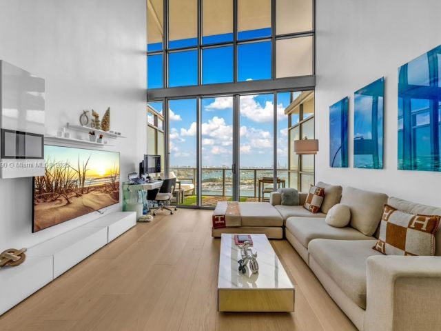 Apartment for sale  Unit #4305 - photo 6236423