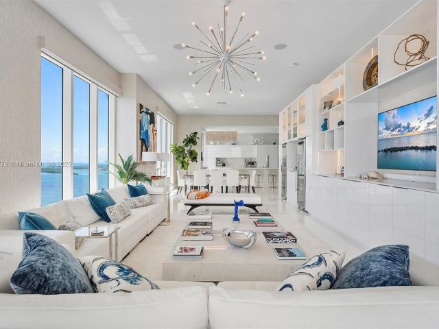 Apartment for sale  Unit #3103 - photo 6235865