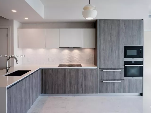 Apartment for sale  Unit #1603 - photo 6236623