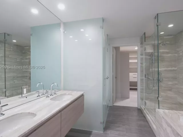 2-bedroom condo for sale in Miami - 2900 NE 7th Ave 1603 - MondialRealty