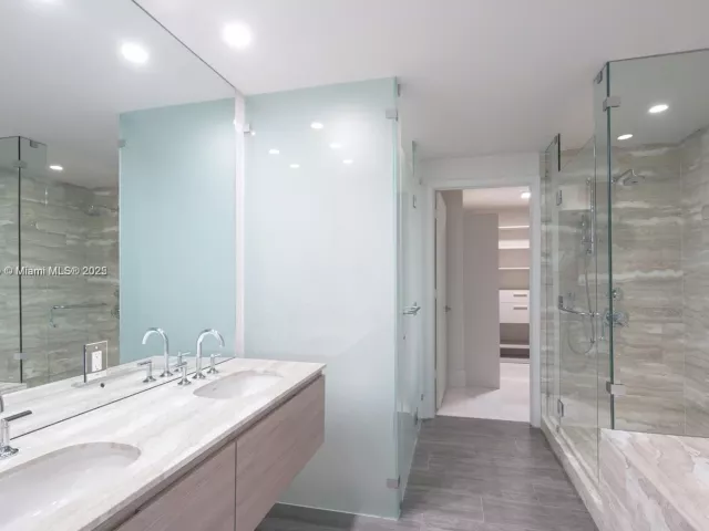 Apartment for sale  Unit #1603 - photo 6236621