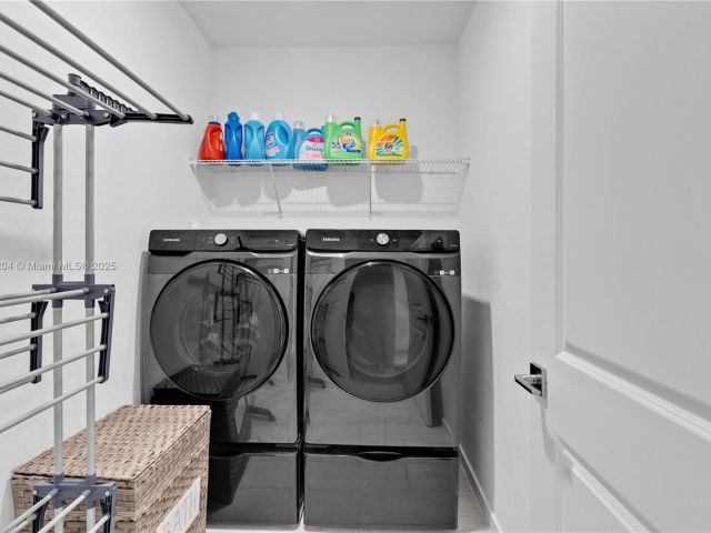 Home for sale at 814 SE 19th St 814 - photo 6234997