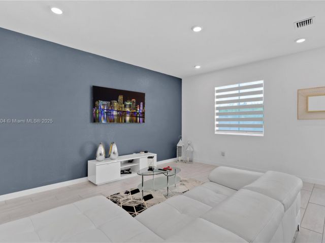 Home for sale at 814 SE 19th St 814 - photo 6235006