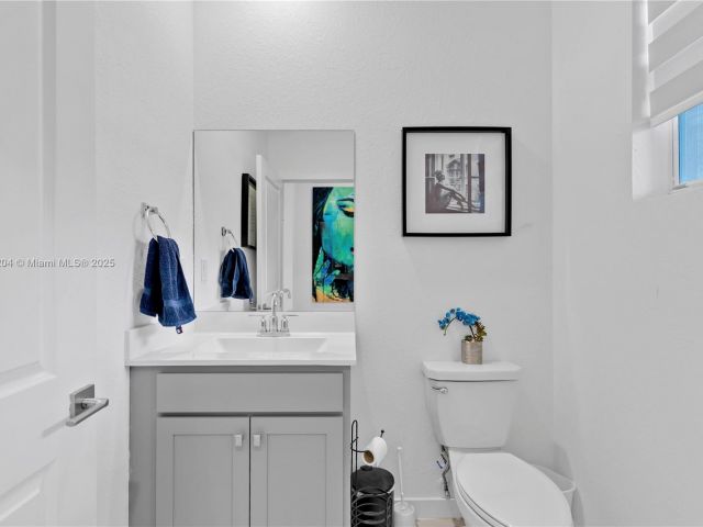 Home for sale at 814 SE 19th St 814 - photo 6235009