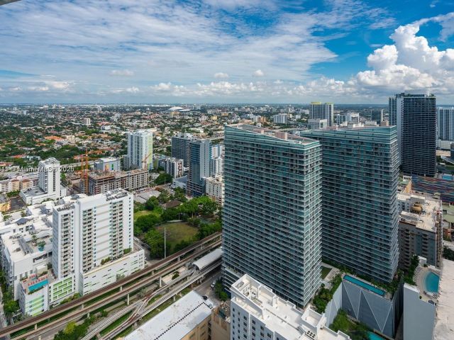 Apartment for sale  Unit #4511 - photo 6235799