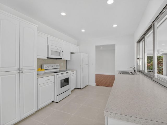 Home for sale at 1345 SW 9th Avenue - photo 6274499