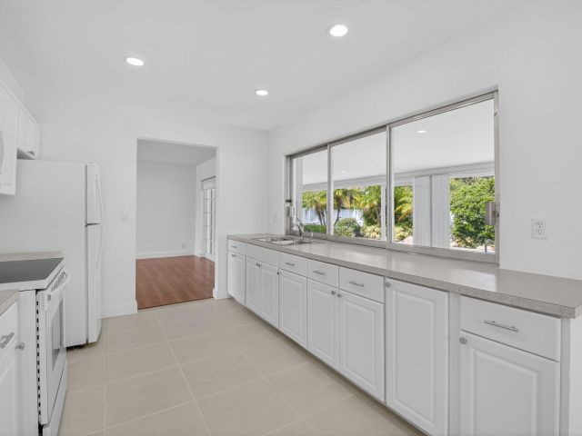 Home for sale at 1345 SW 9th Avenue - photo 6274509