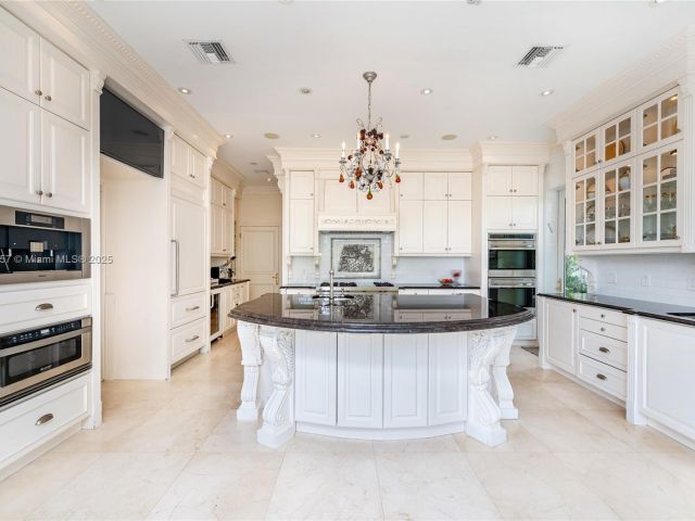 Home for sale at 4539 Pine Tree Dr - photo 6260240