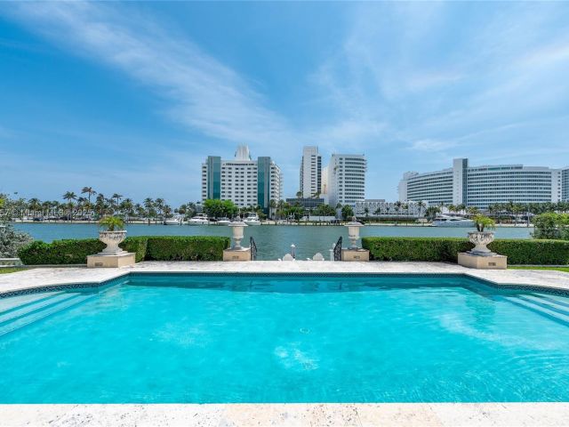 Home for sale at 4539 Pine Tree Dr - photo 6260244