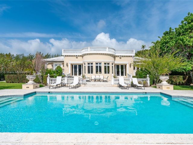 Home for sale at 4539 Pine Tree Dr - photo 6260245