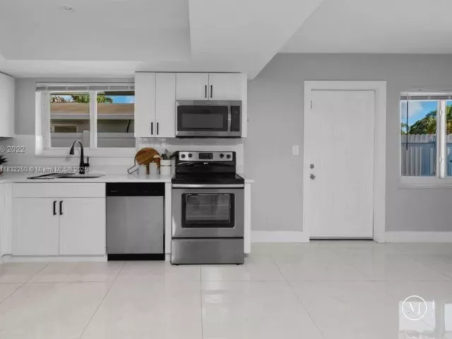 4-bedroom home for sale in Wilton Manors - 2900 NW 9th Ave - MondialRealty