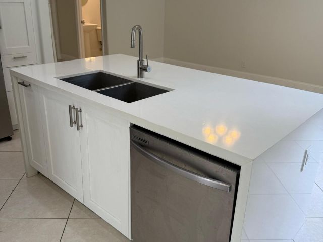 Home for rent at 5076 SW 38th Way - photo 6275039