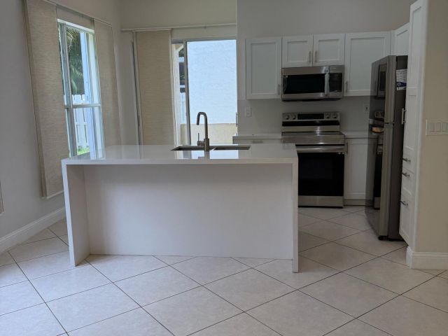 Home for rent at 5076 SW 38th Way - photo 6275042