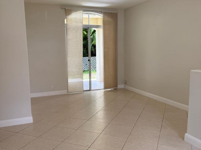 Home for rent at 5076 SW 38th Way - photo 6275050
