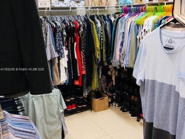 Home for rent at 2950 St Thomas Dr 2950 - photo 6234922