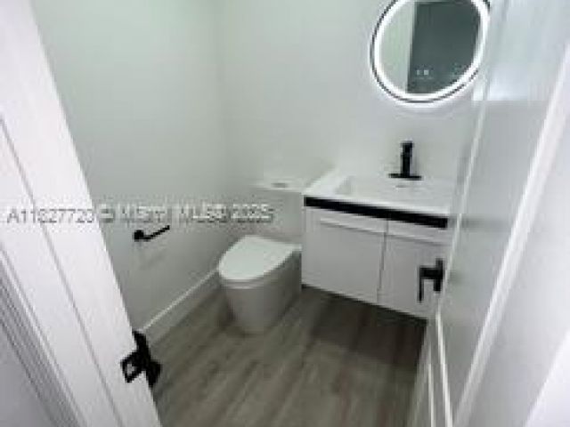 Home for sale at 972 N 18th Ct - photo 6236091