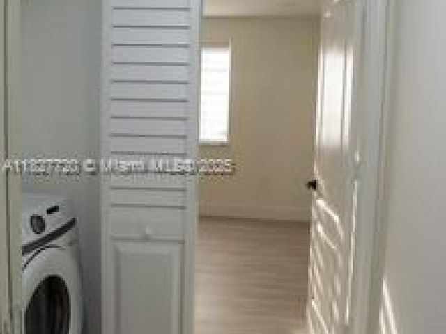 Home for sale at 972 N 18th Ct - photo 6236094