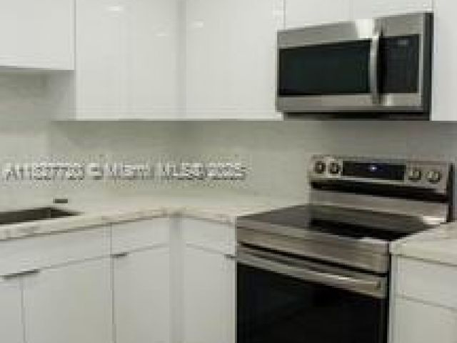 Home for sale at 972 N 18th Ct - photo 6236097