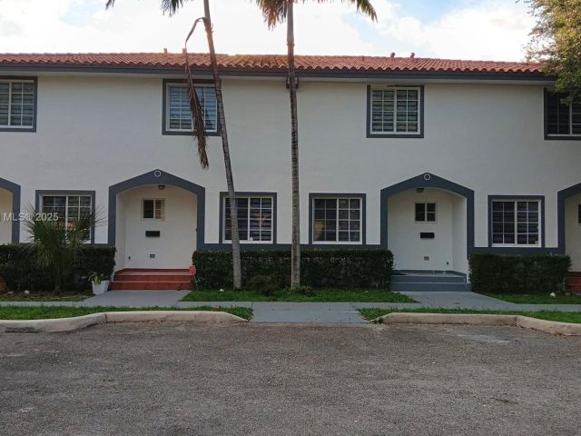 Home for sale at 972 N 18th Ct - photo 6236101