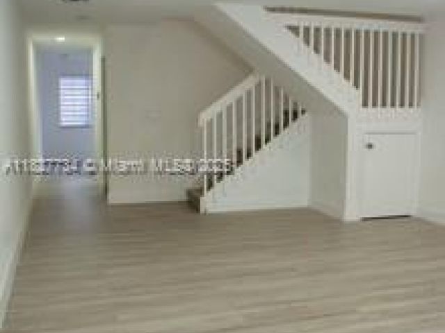 Home for sale at 964 N 18th Ct - photo 6236068
