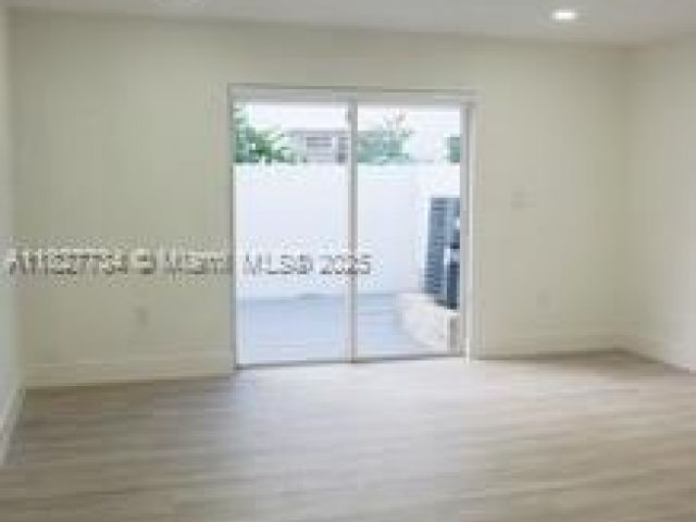 Home for sale at 964 N 18th Ct - photo 6236069