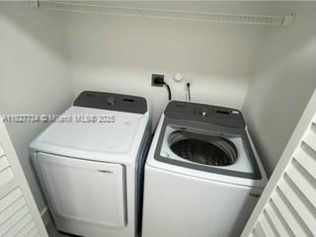 Home for sale at 964 N 18th Ct - photo 6236072