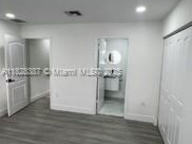 Home for sale at 976 N 18th Ct - photo 6236045