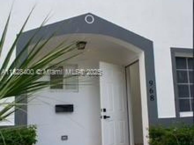 Home for sale at 968 N 18th Ct - photo 6236040