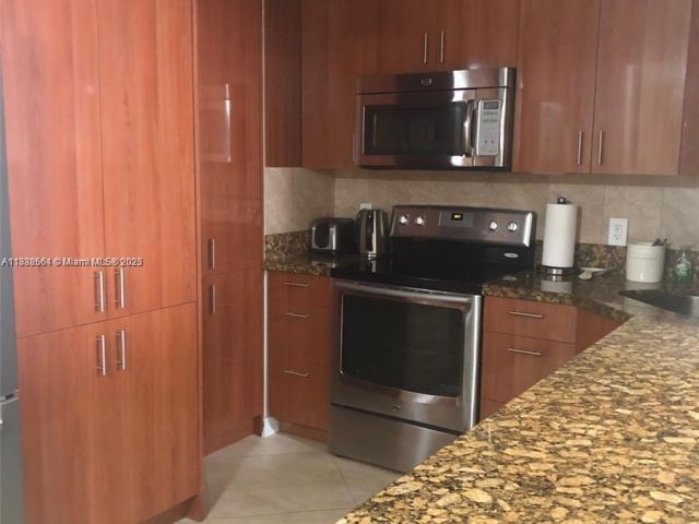 1-bedroom condo for sale in Hallandale Beach - 1865 S Ocean Dr 5H - MondialRealty