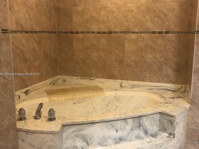 1-bedroom condo for sale in Hallandale Beach - 1865 S Ocean Dr 5H - MondialRealty