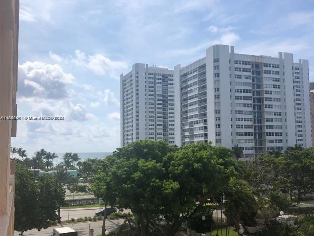 1-bedroom condo for sale in Hallandale Beach - 1865 S Ocean Dr 5H - MondialRealty